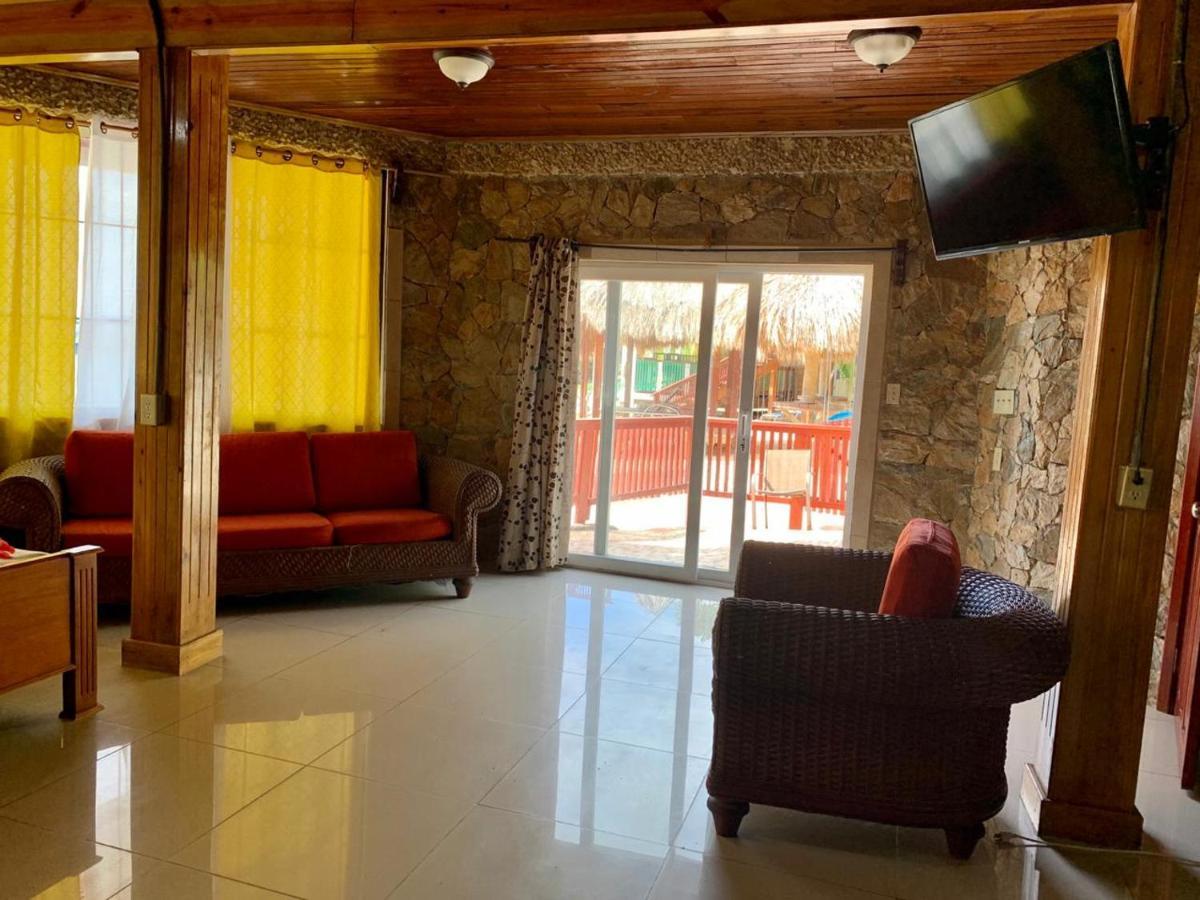 Fosters West Bay Resort Екстер'єр фото