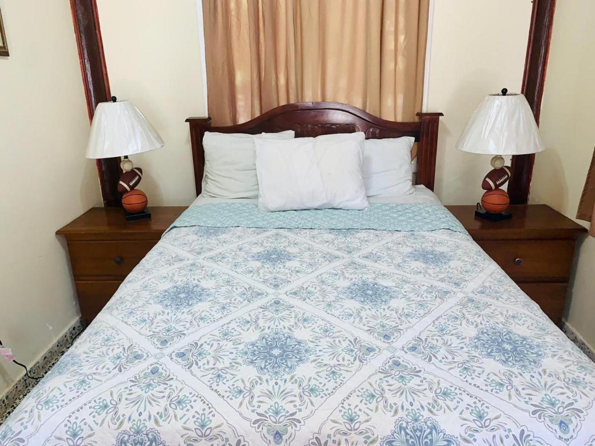 Fosters West Bay Resort Екстер'єр фото