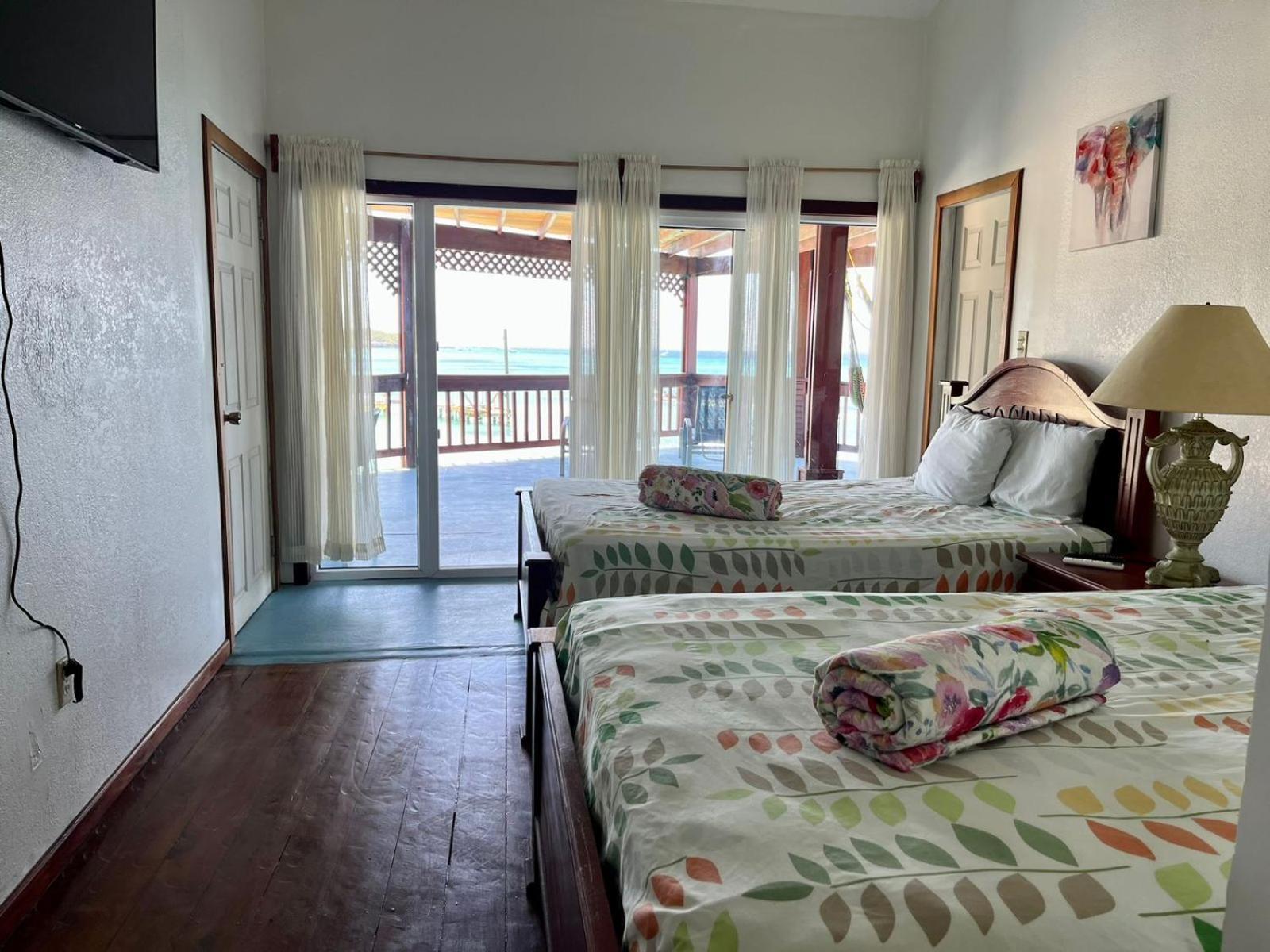 Fosters West Bay Resort Екстер'єр фото