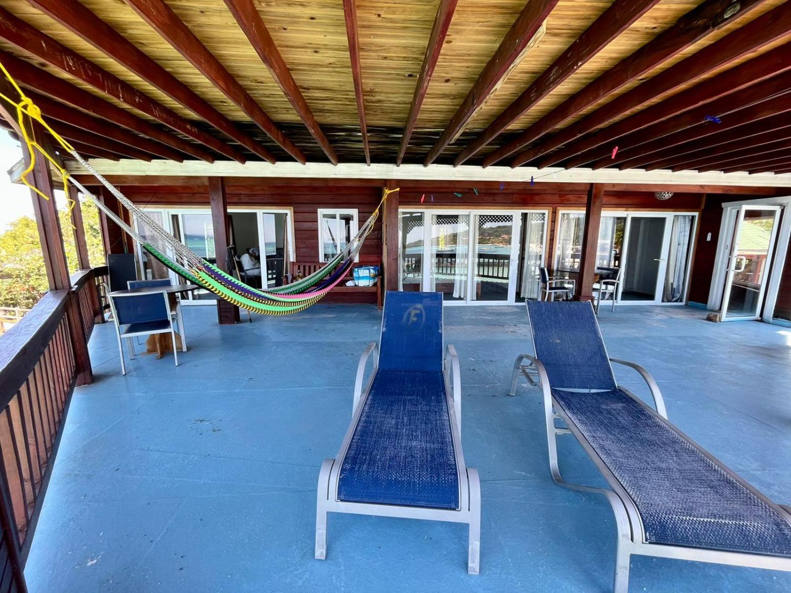 Fosters West Bay Resort Екстер'єр фото