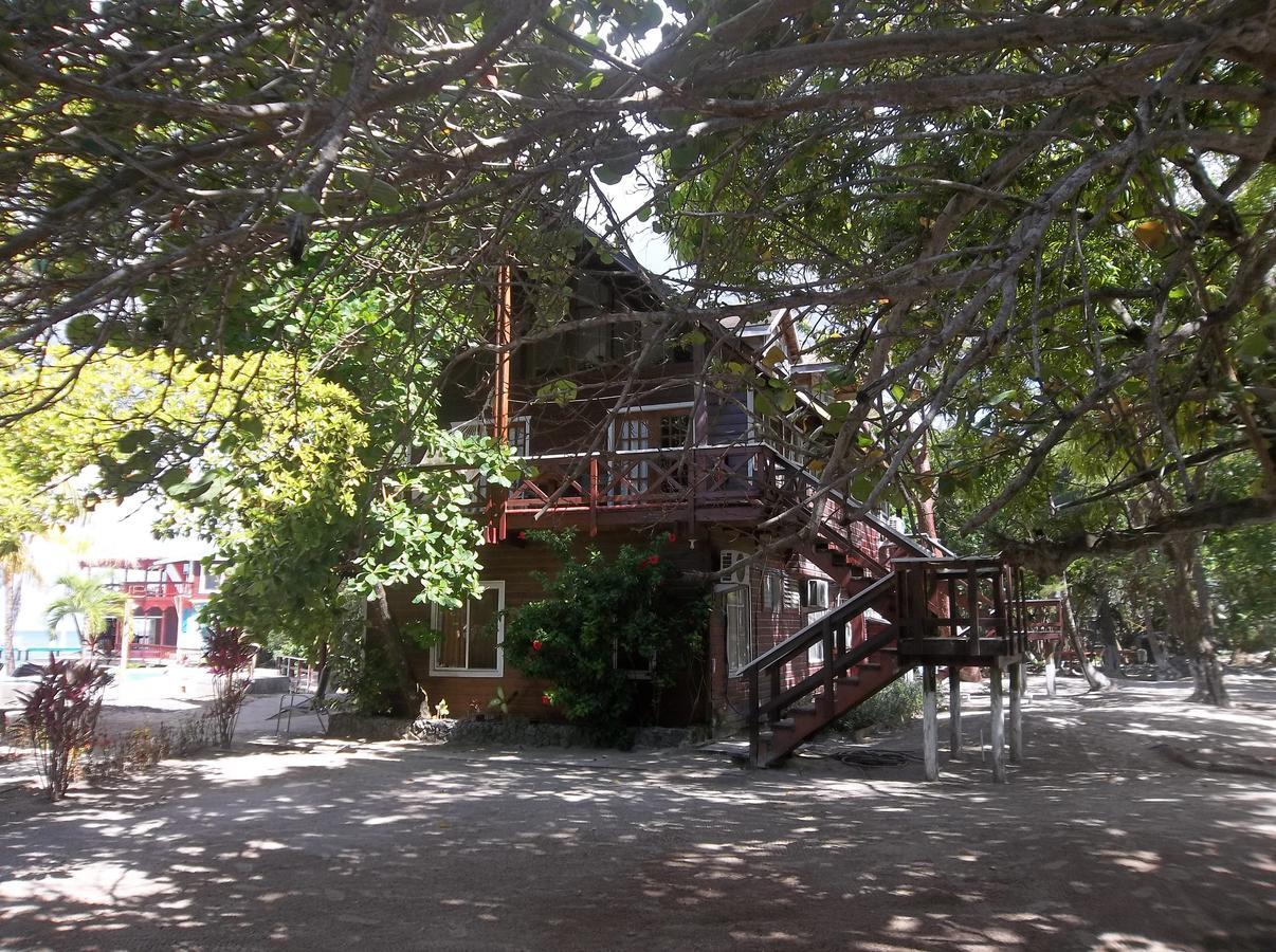 Fosters West Bay Resort Екстер'єр фото