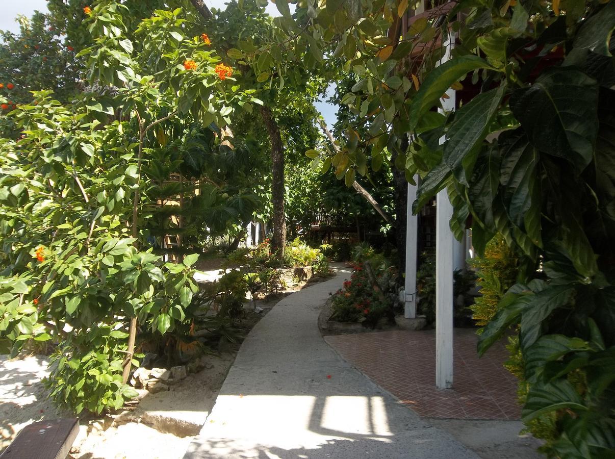 Fosters West Bay Resort Екстер'єр фото