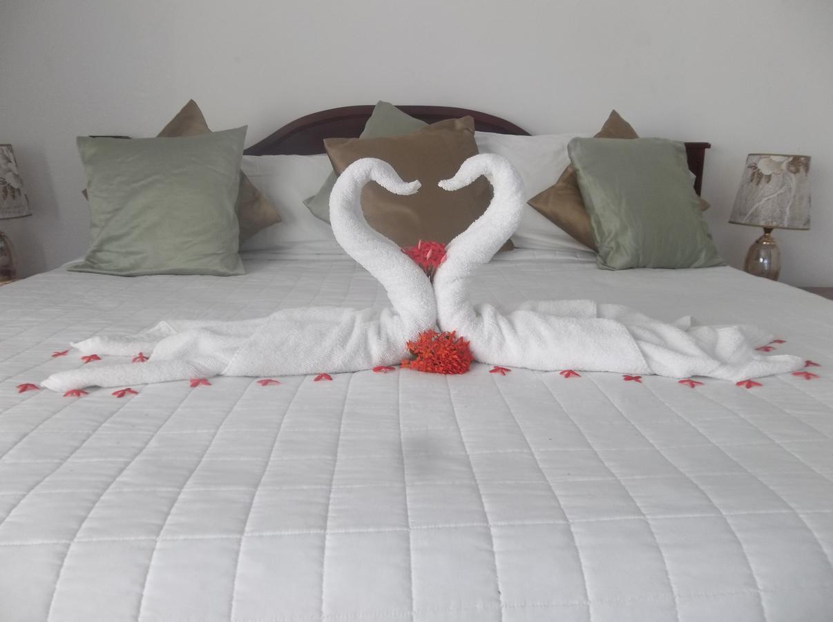 Fosters West Bay Resort Екстер'єр фото