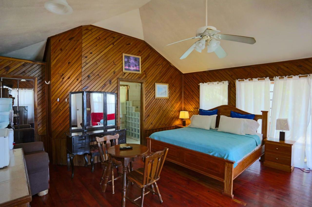 Fosters West Bay Resort Екстер'єр фото