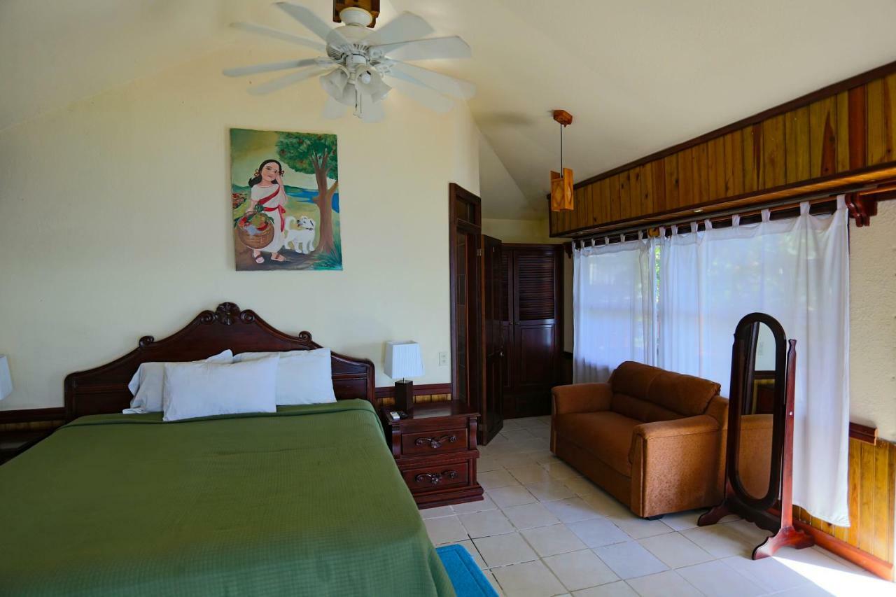 Fosters West Bay Resort Екстер'єр фото
