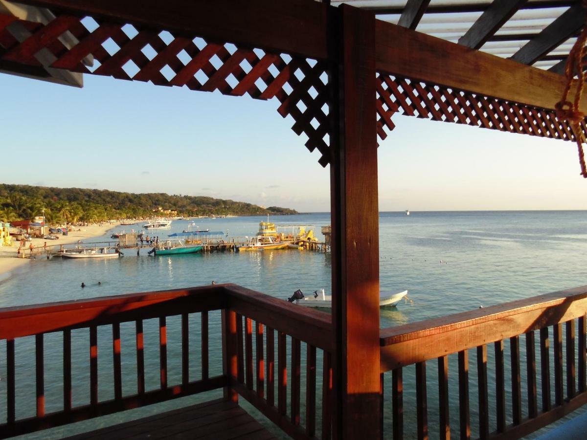 Fosters West Bay Resort Екстер'єр фото