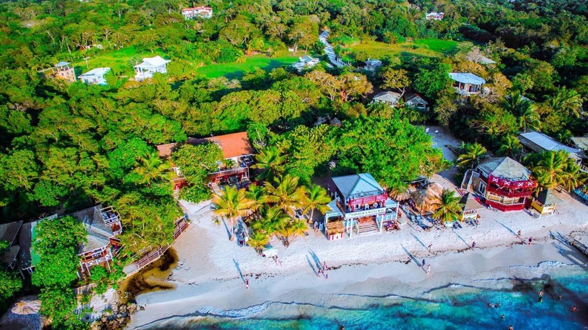 Fosters West Bay Resort Екстер'єр фото